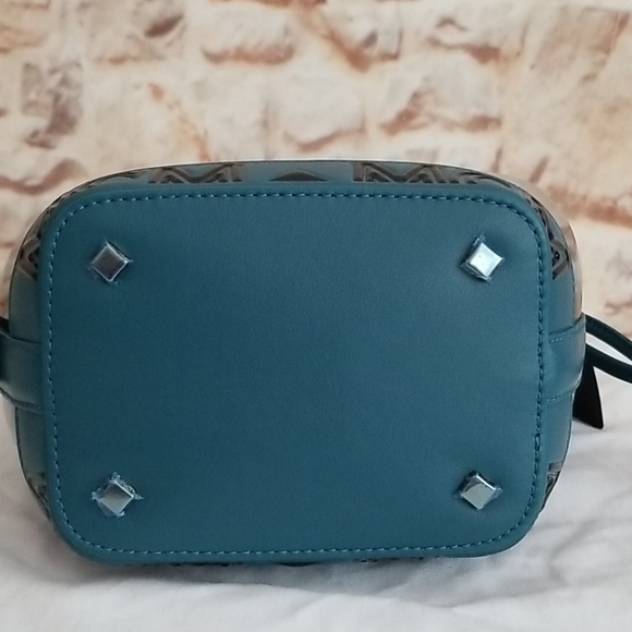 New MCM Milano Mini Patent Drawstring Bag - Picture 8 of 13